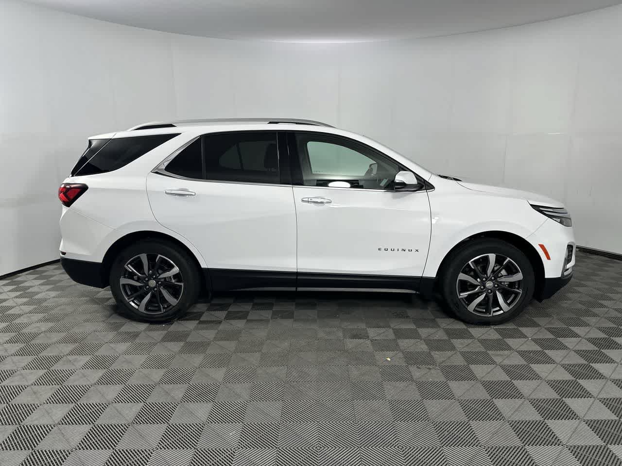 Used 2024 Chevrolet Equinox Premier FWD image 18