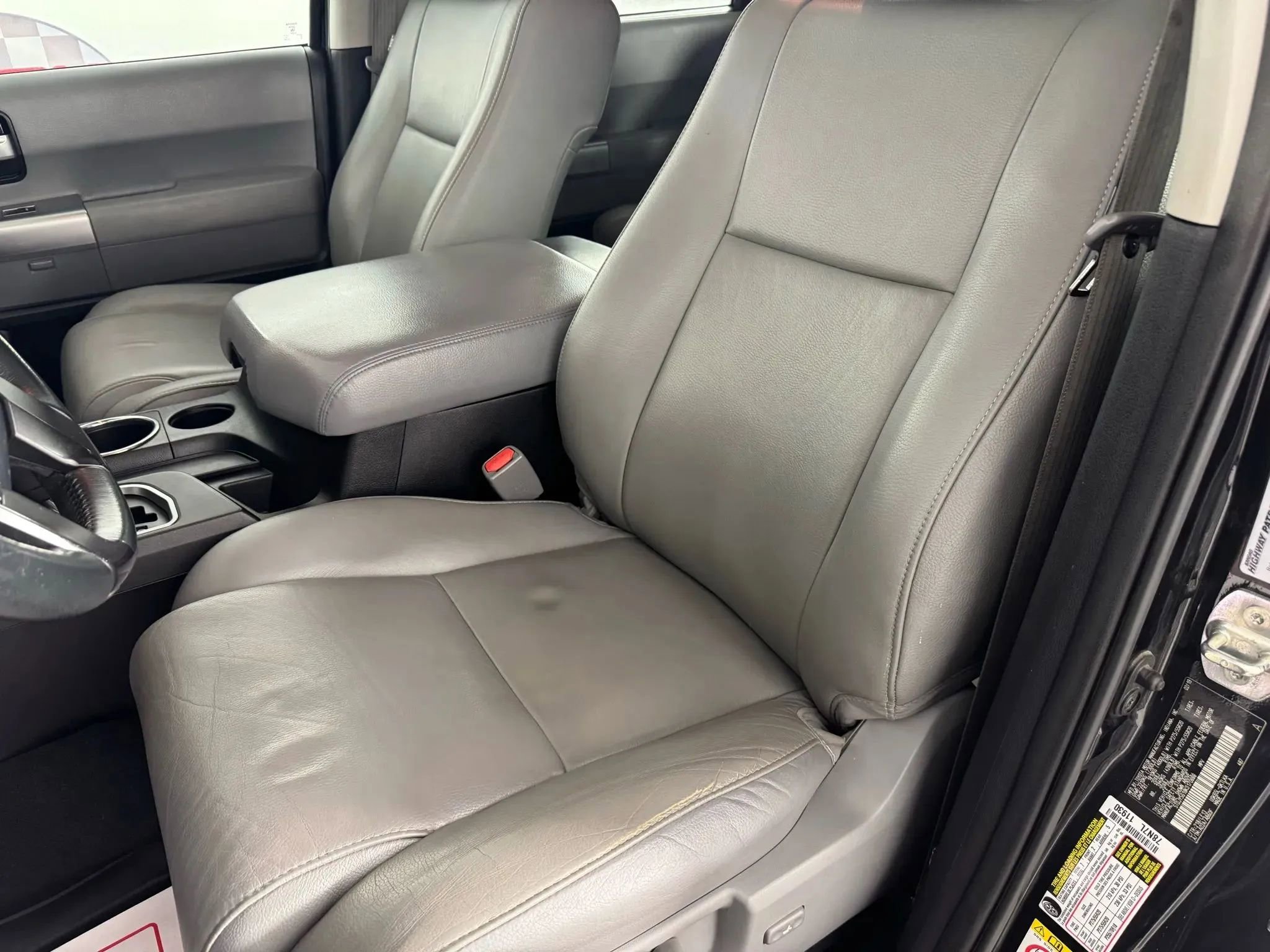 Used 2019 Toyota Sequoia Limited image 32