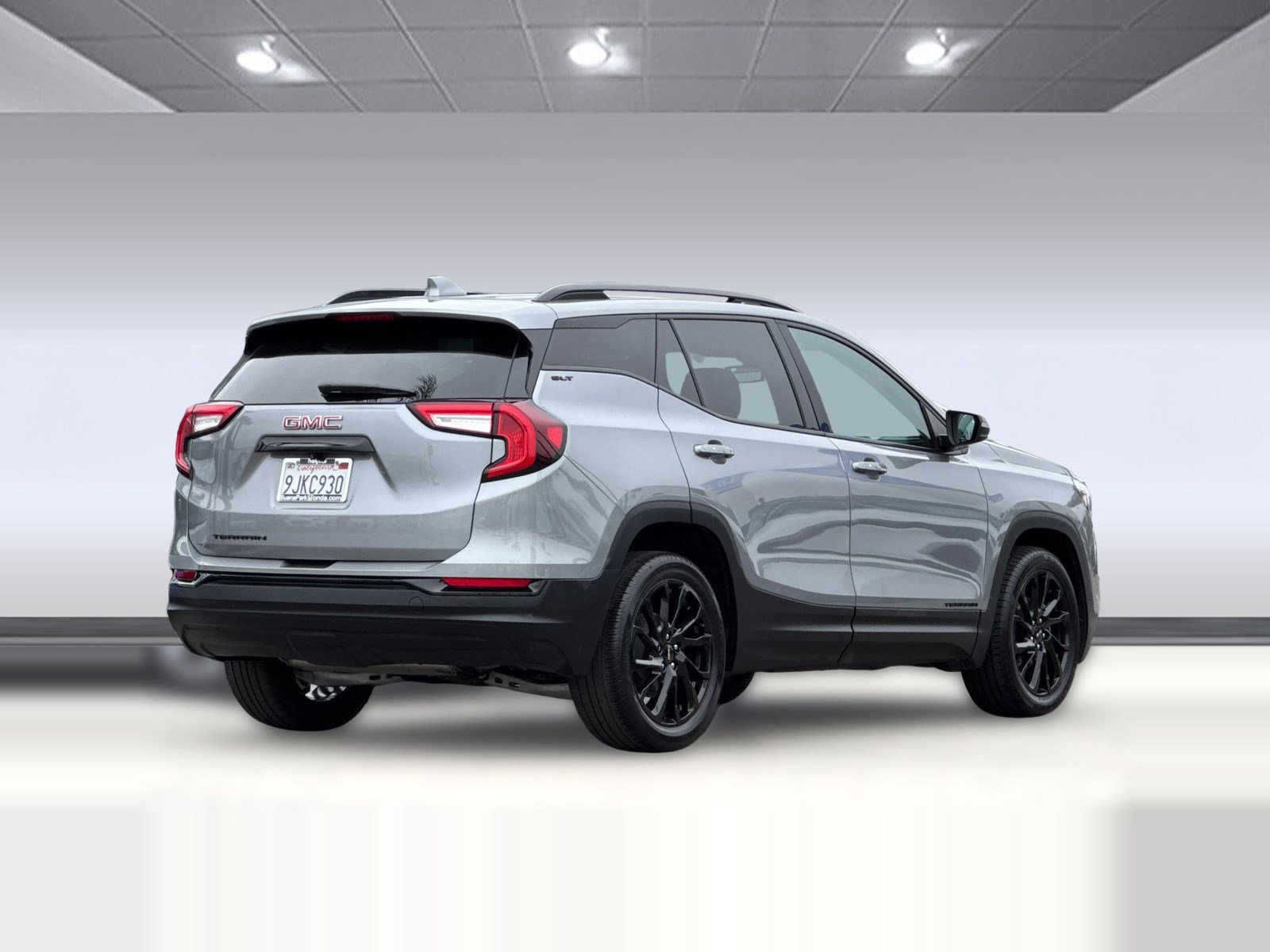 Used 2024 GMC Terrain SLT w/ Elevation Edition FWD image 8