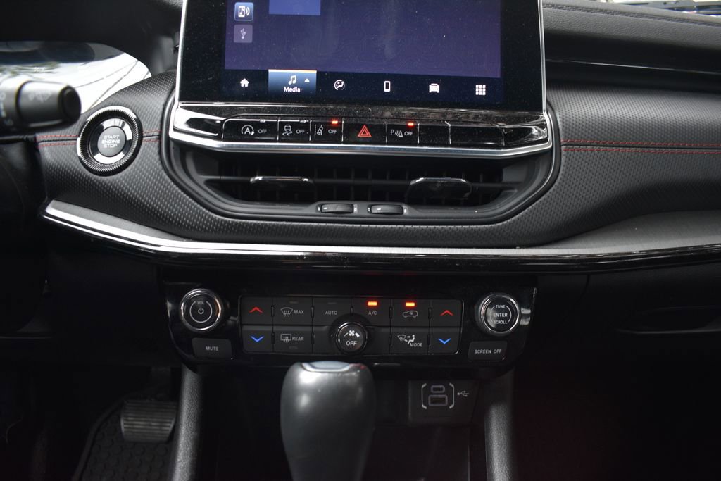 Used 2025 Jeep Compass Trailhawk AWD/4WD image 18