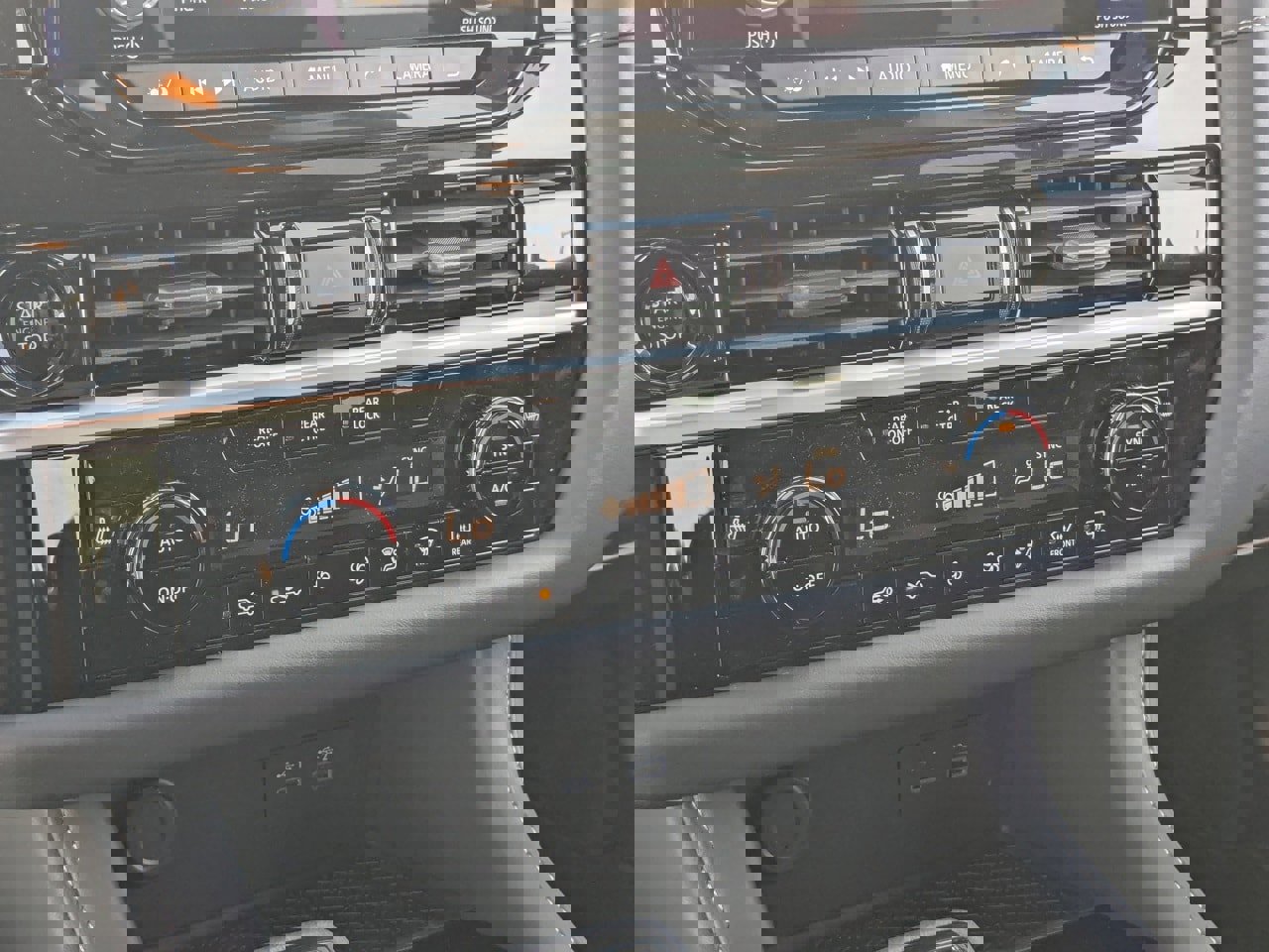 New 2025 Nissan Pathfinder SV image 17