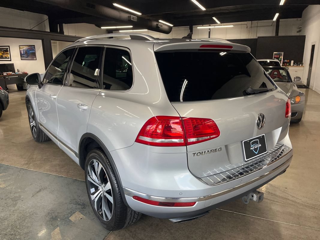 Used 2017 Volkswagen Touareg Wolfsburg Edition AWD/4WD image 9
