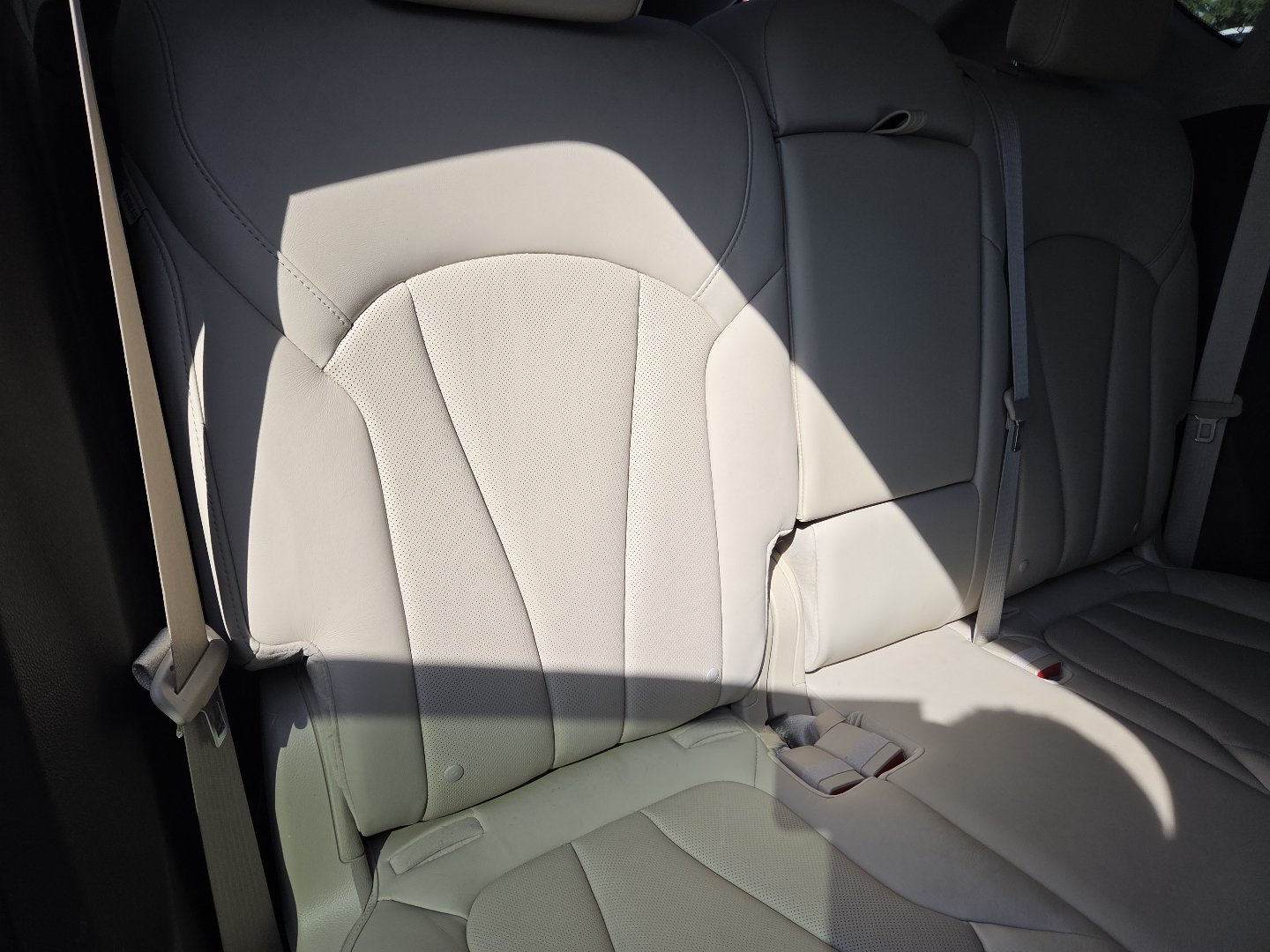 Used 2019 Buick Envision Essence FWD image 22