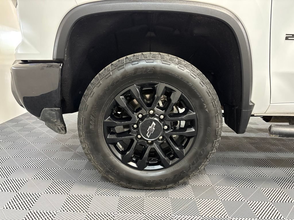 Used 2025 Chevrolet Silverado 2500 Custom w/ Custom Convenience Package AWD/4WD image 28