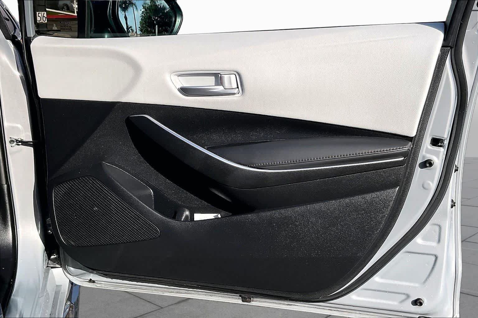 Used 2022 Toyota Corolla SE w/ Carpet Mat Package (TMS) FWD image 22