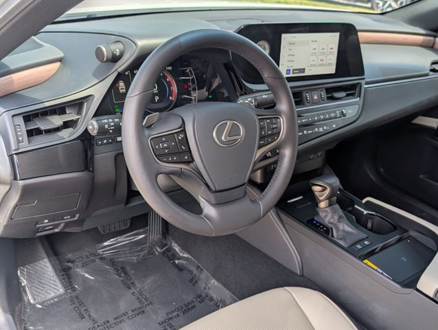 Used 2025 Lexus ES 300h w/ Premium Package FWD image 10