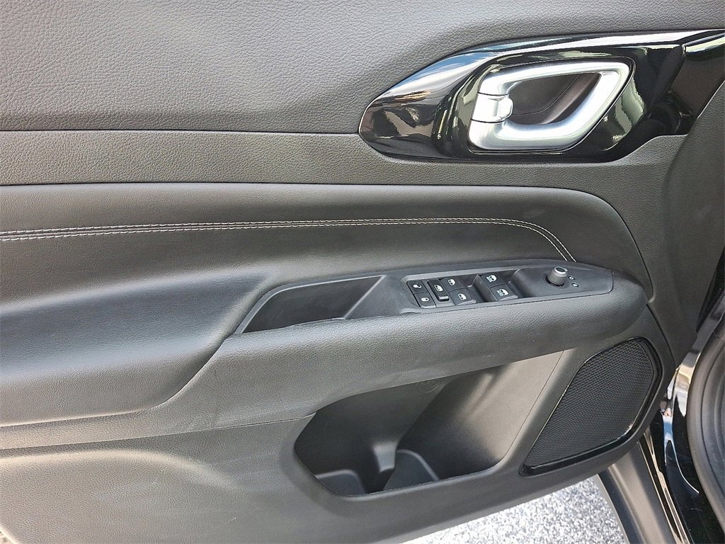 Used 2024 Jeep Compass Latitude w/ Convenience Group image 15