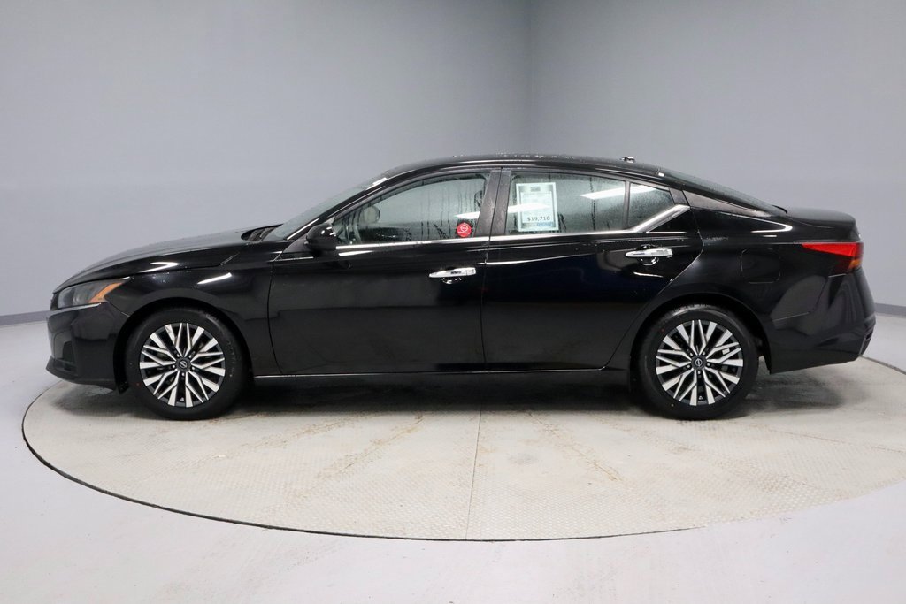 Used 2023 Nissan Altima 2.5 SV image 9