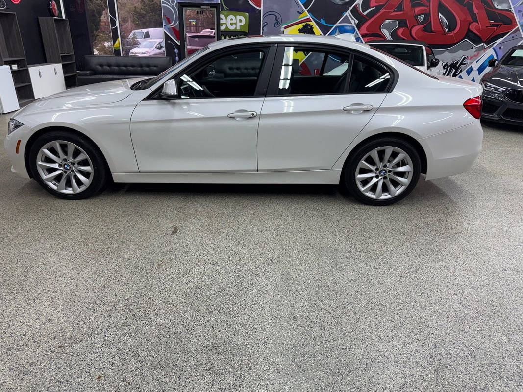 Used 2018 BMW 320i xDrive Sedan w/ Convenience Package image 2