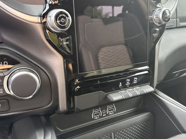 New 2026 RAM 1500 4x4 Crew Cab image 26