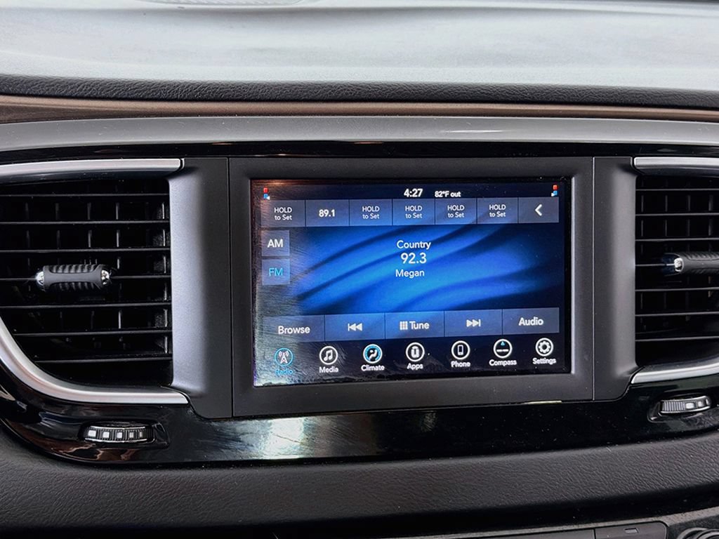 Used 2018 Chrysler Pacifica L FWD image 35
