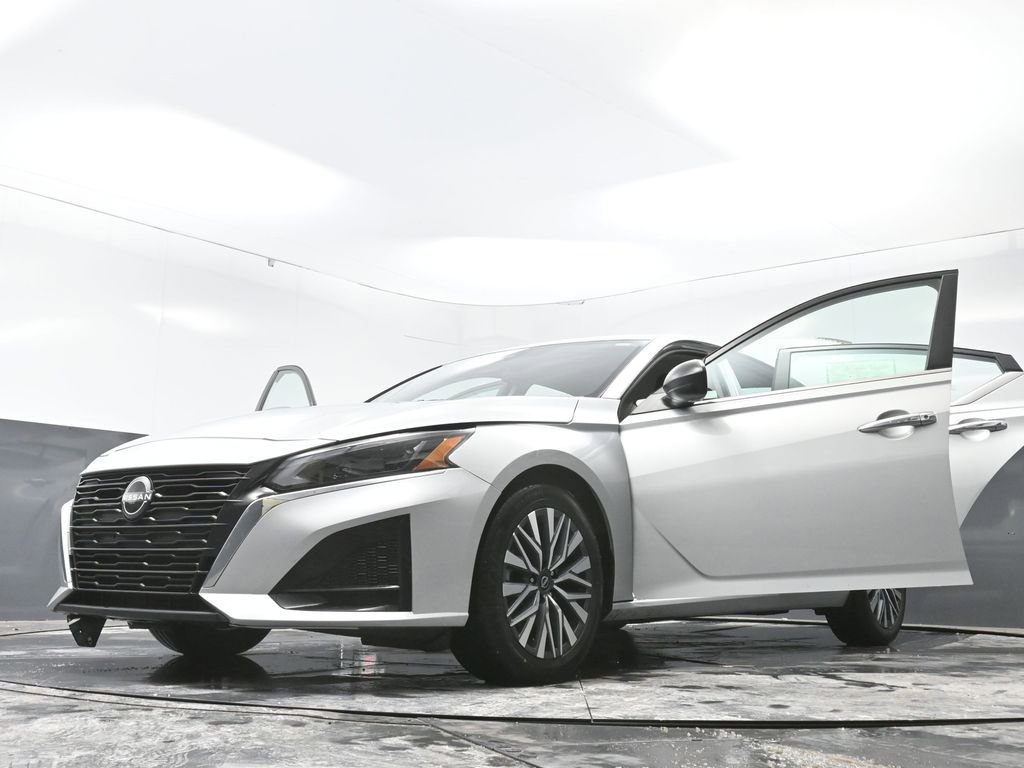 Used 2024 Nissan Altima 2.5 SV FWD image 72