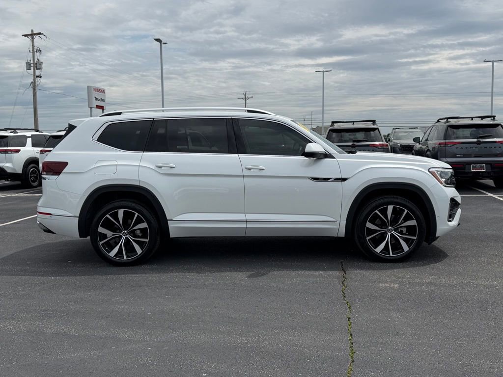 Used 2024 Volkswagen Atlas SEL Premium R-Line AWD/4WD image 4