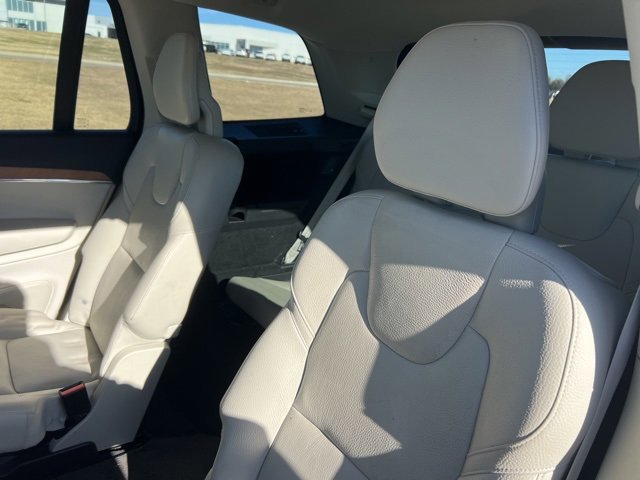 Used 2022 Volvo XC90 T6 Momentum image 9
