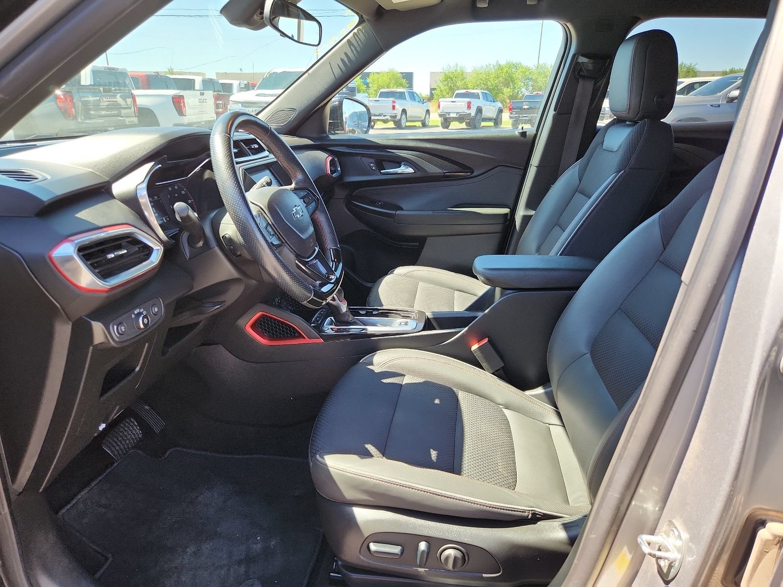Used 2023 Chevrolet TrailBlazer RS FWD image 10
