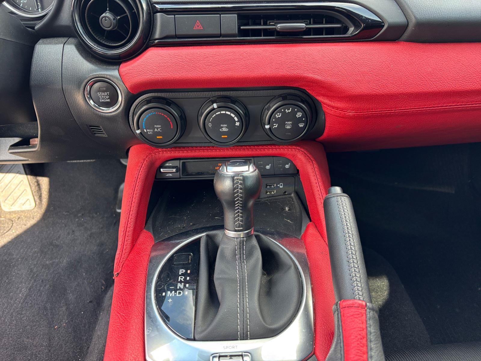 Used 2020 MAZDA MX-5 Miata RF Club RWD image 12
