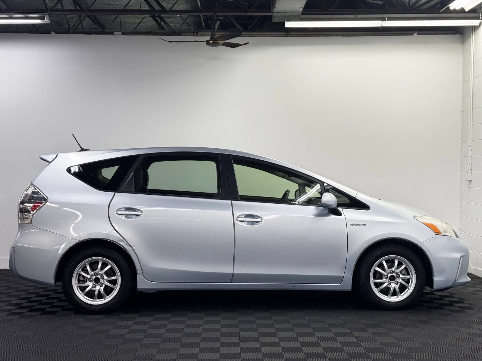 Used 2012 Toyota Prius V Three FWD image 4