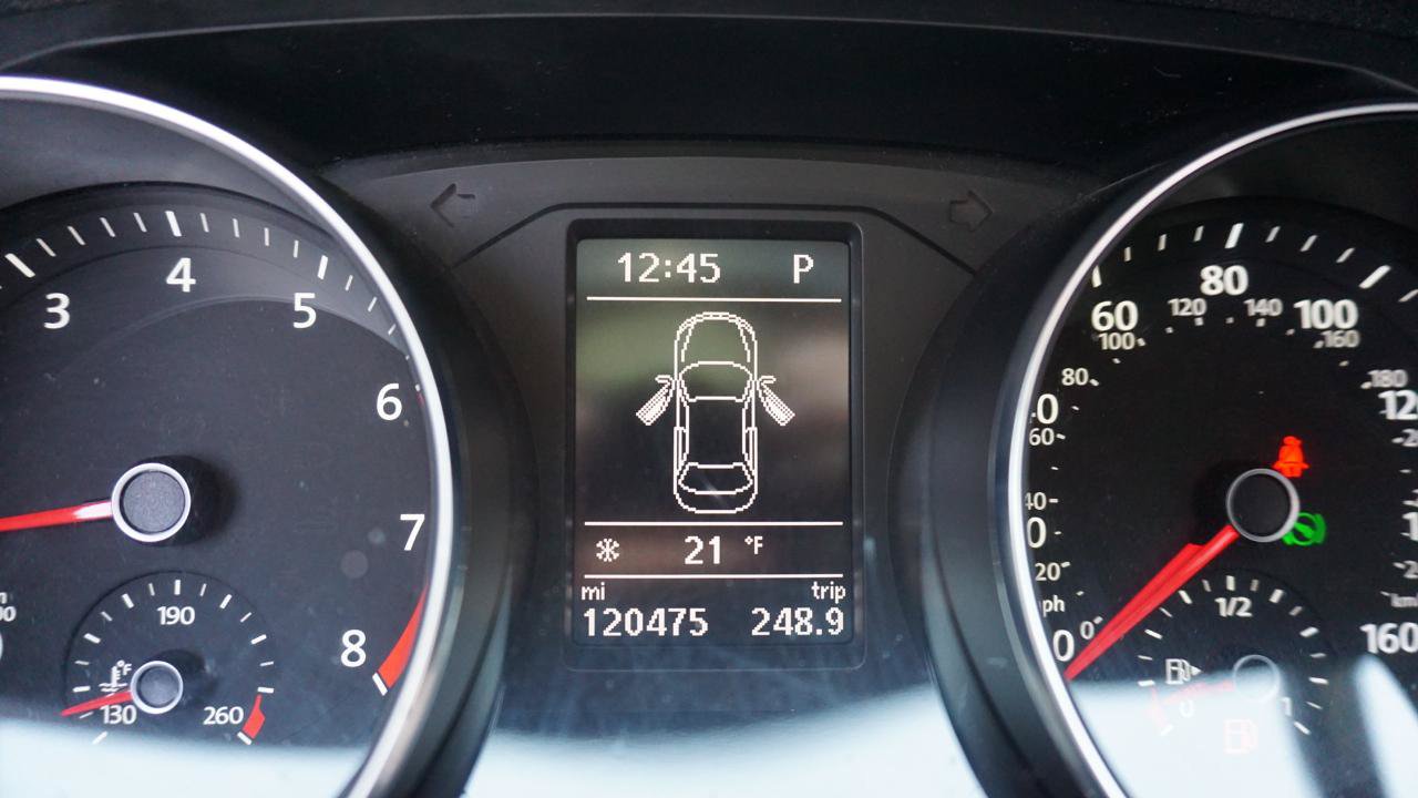 Used 2017 Volkswagen Passat 1.8T R-Line w/ R-Line Lighting Package FWD image 15