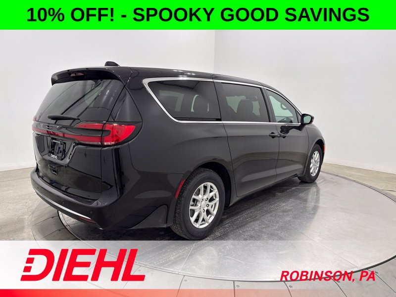 New 2027 Chrysler Pacifica Select w/ Family Tech Group FWD image 7