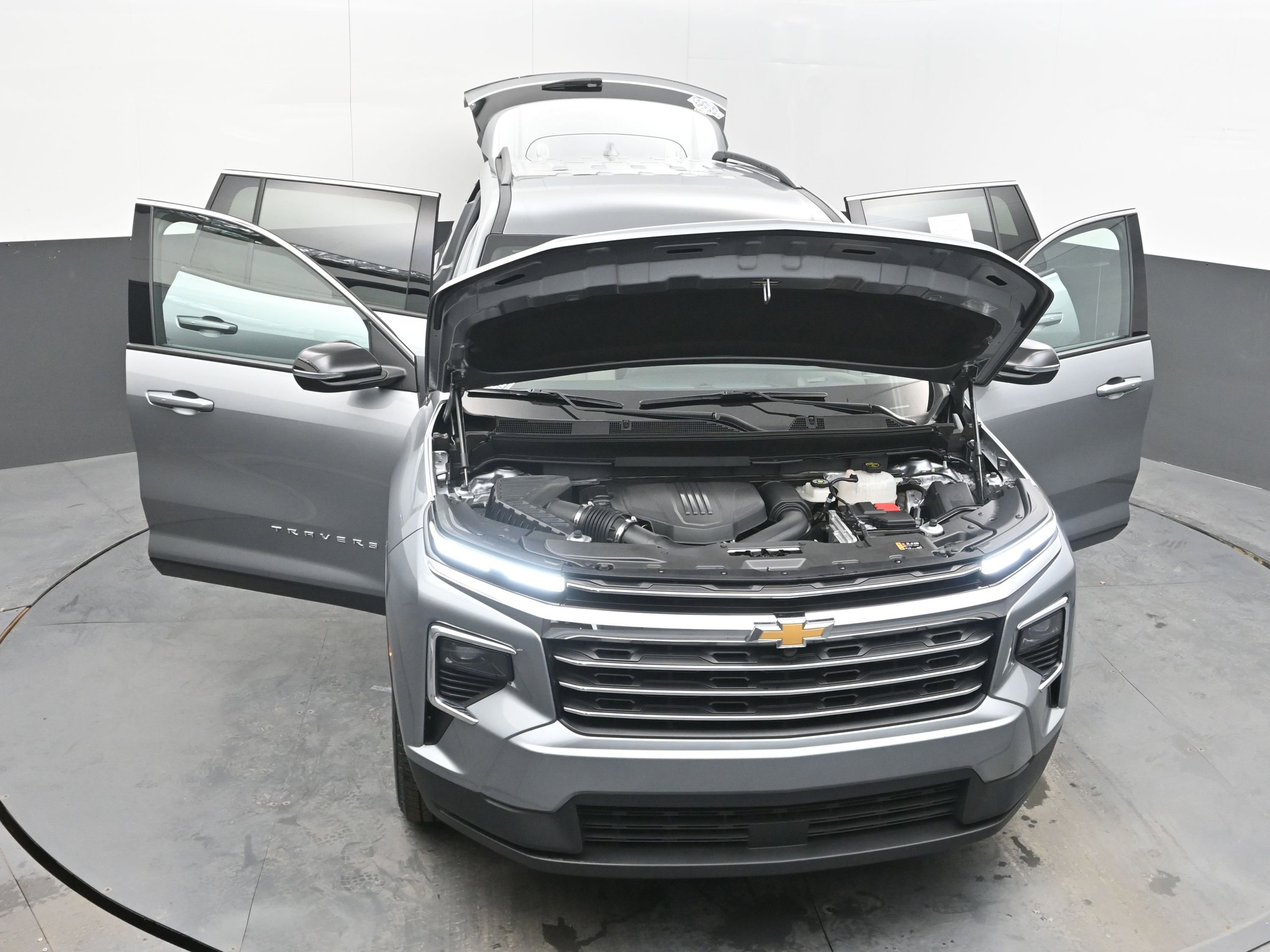 Used 2025 Chevrolet Traverse LT image 40