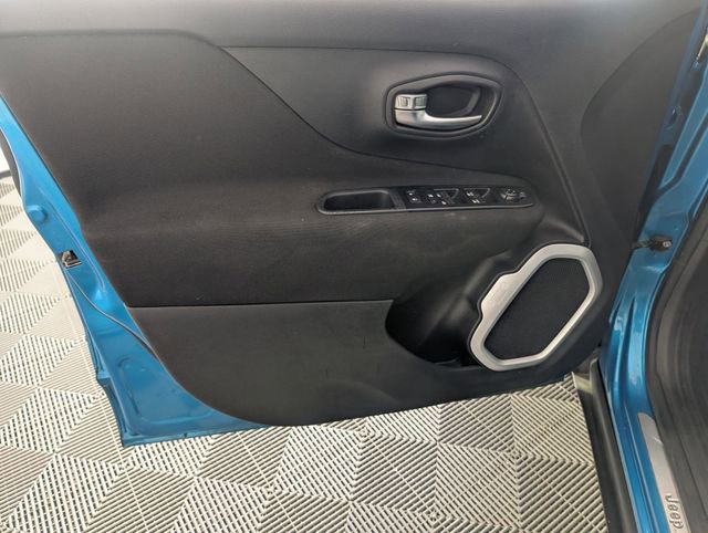 Used 2020 Jeep Renegade Latitude FWD image 10
