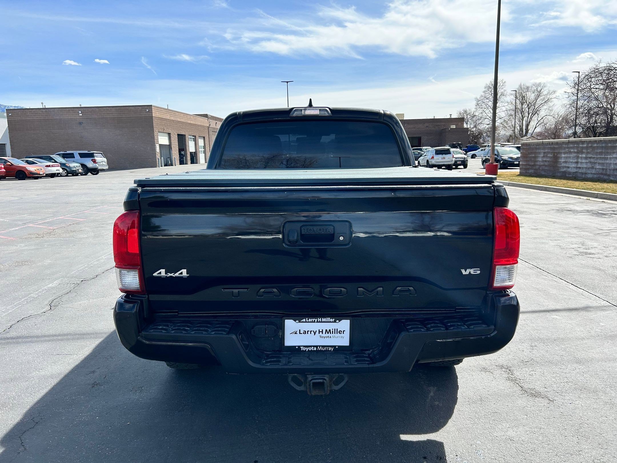 Used 2018 Toyota Tacoma SR image 4