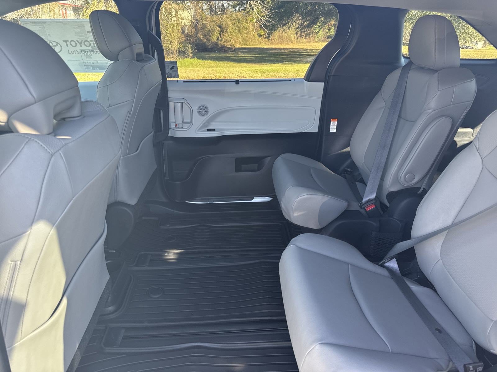 New 2025 Toyota Sienna XLE FWD image 24