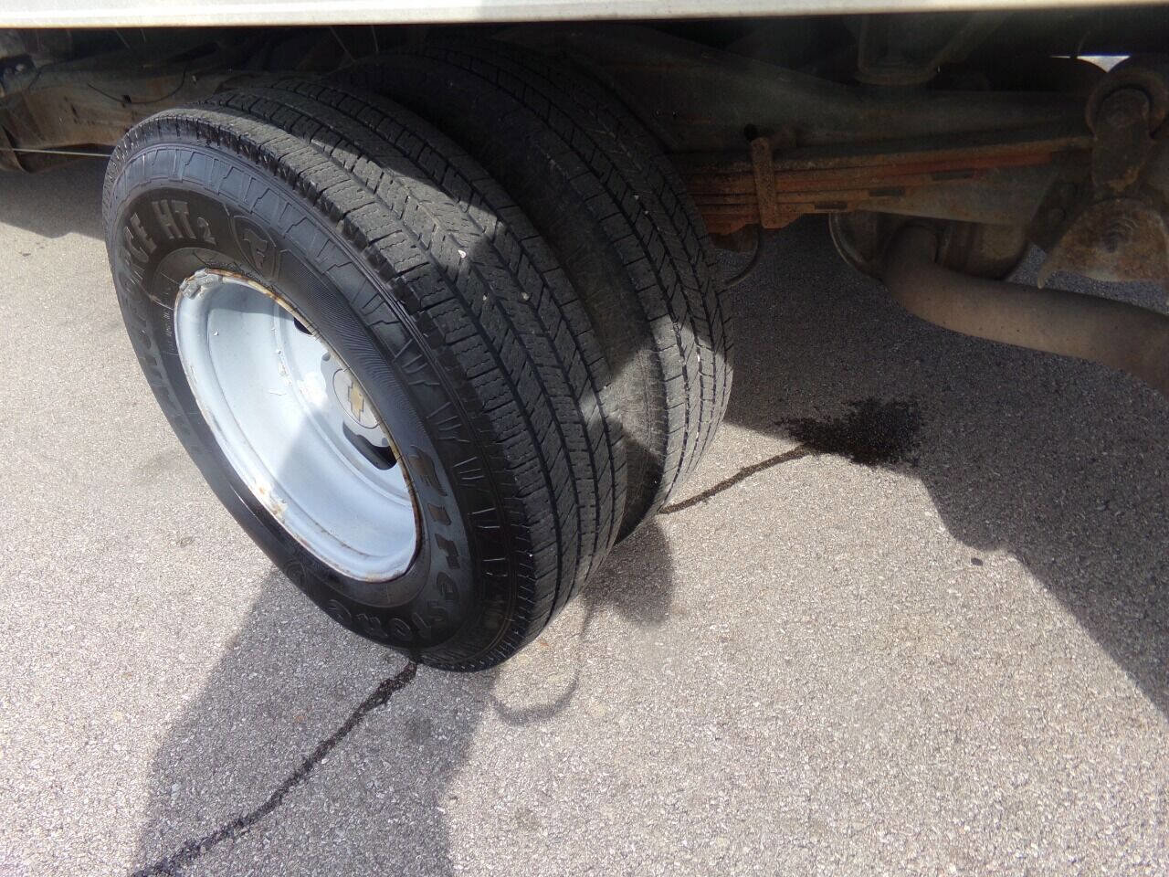 Used 2009 Chevrolet Express 3500 image 29