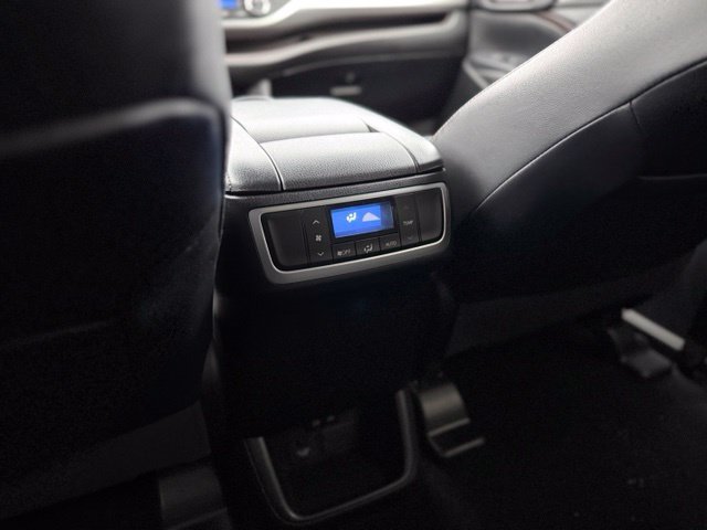 Used 2017 Toyota Highlander XLE AWD/4WD image 21
