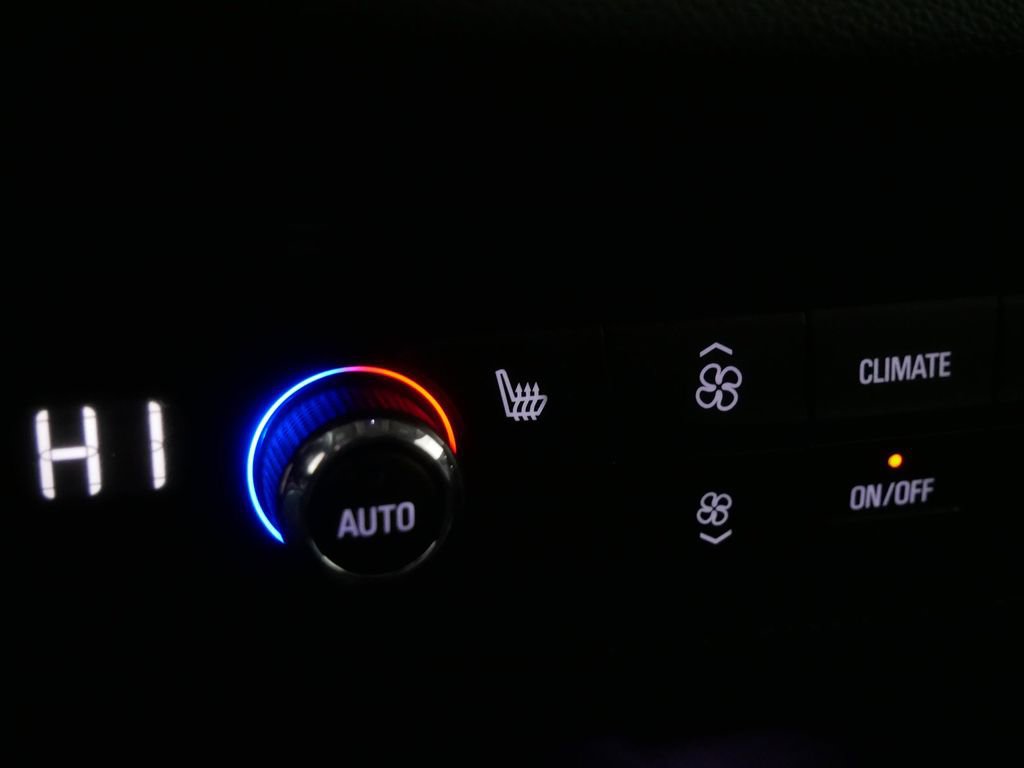 Used 2021 Buick Enclave Essence image 25
