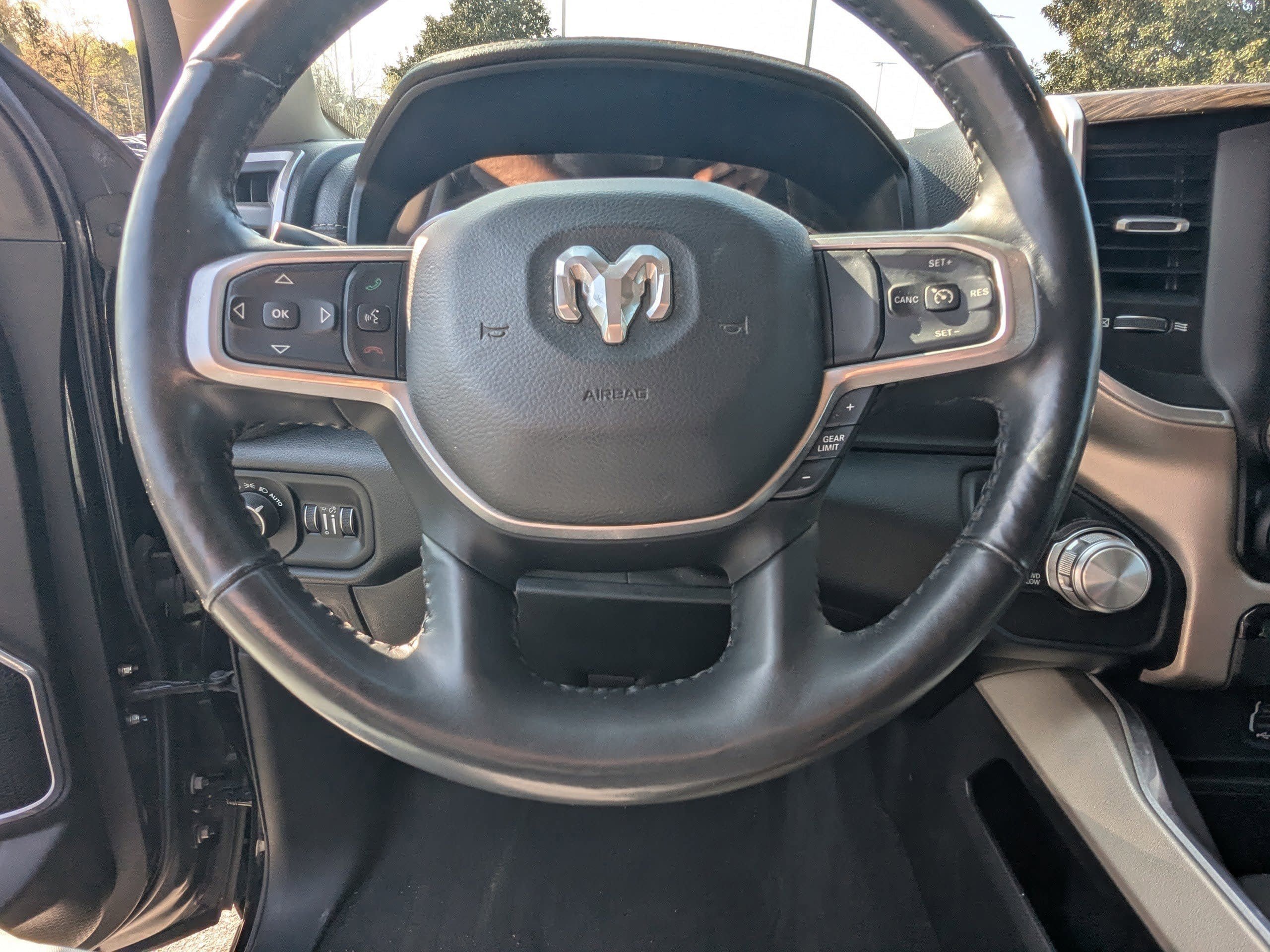Used 2020 RAM 1500 Laramie AWD/4WD image 18