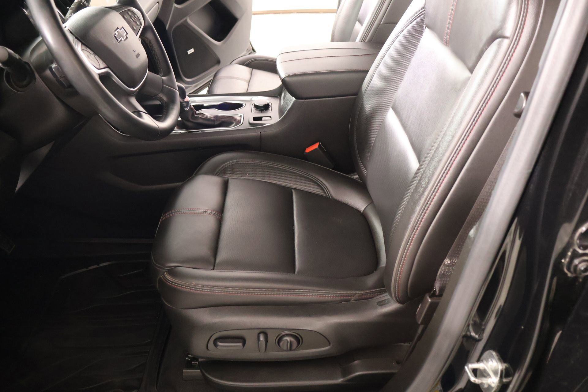 Used 2023 Chevrolet Traverse RS w/ LPO, Floor Liner Package FWD image 11