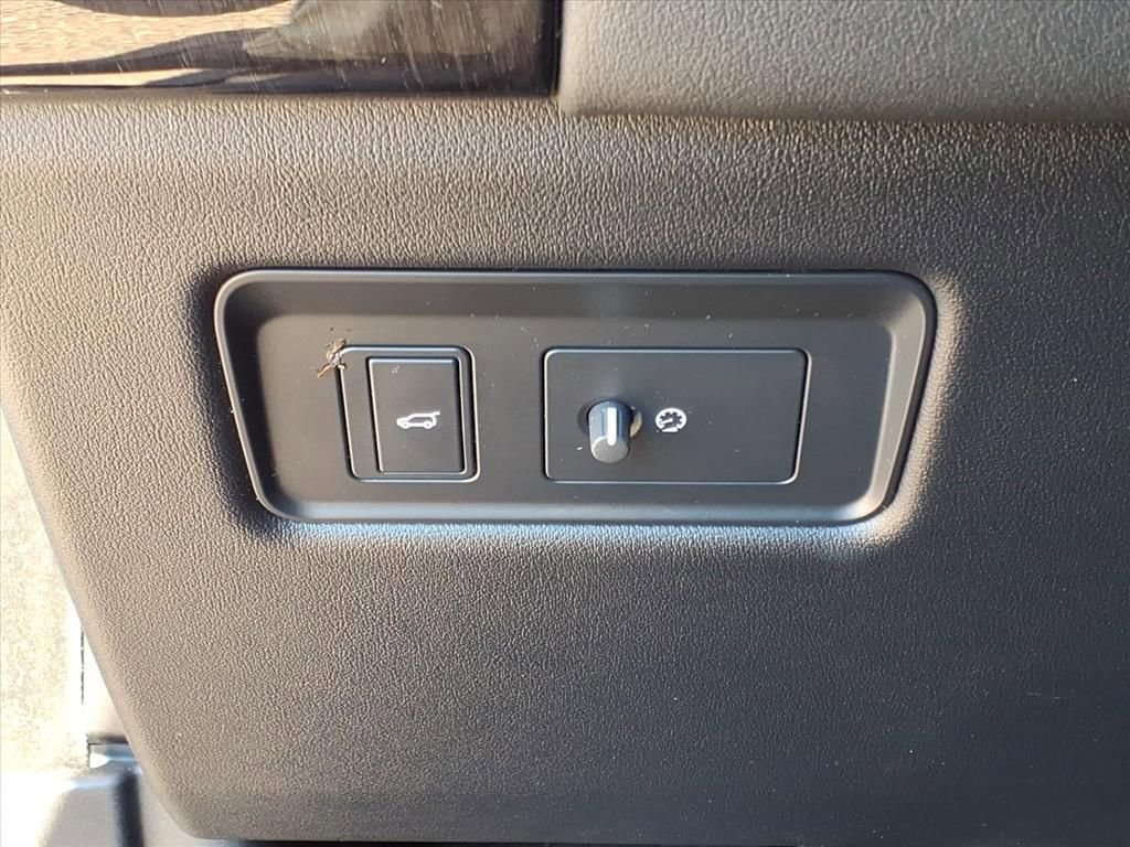 Used 2020 Land Rover Range Rover Sport SE image 17