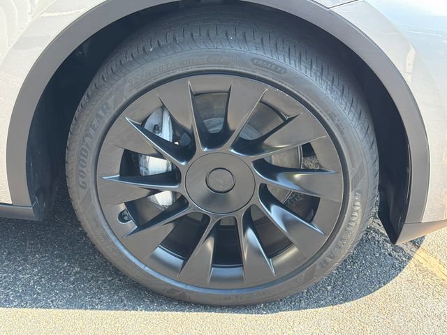 Used 2025 Tesla Model Y Long Range RWD image 14
