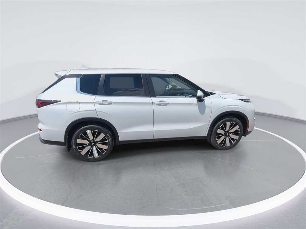 New 2025 Mitsubishi Outlander SE image 9