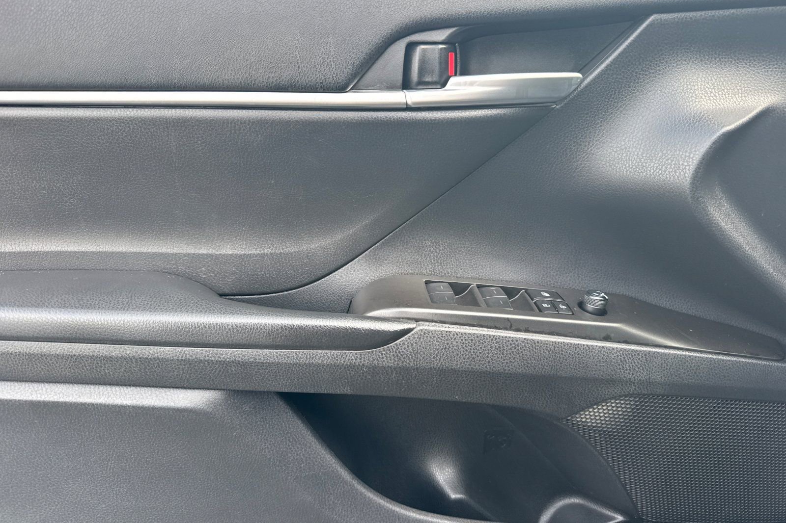 Used 2023 Toyota Camry SE image 13