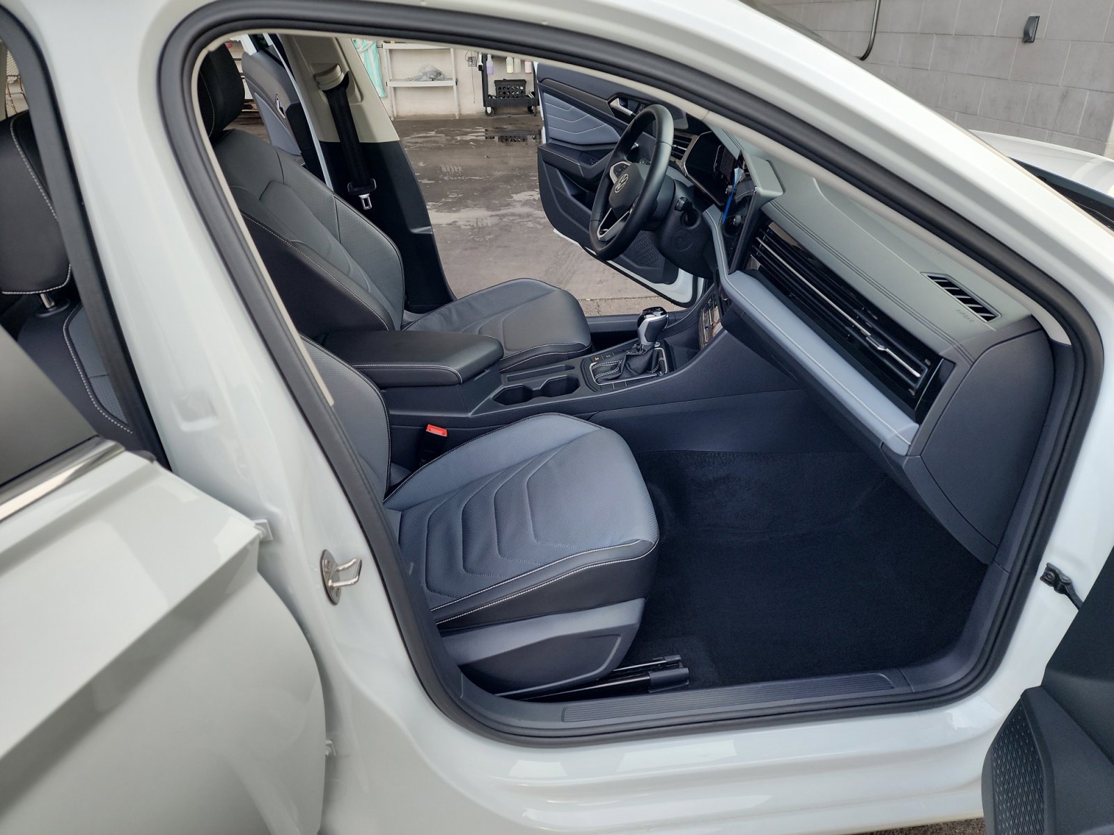 Certified 2025 Volkswagen Jetta SEL image 19