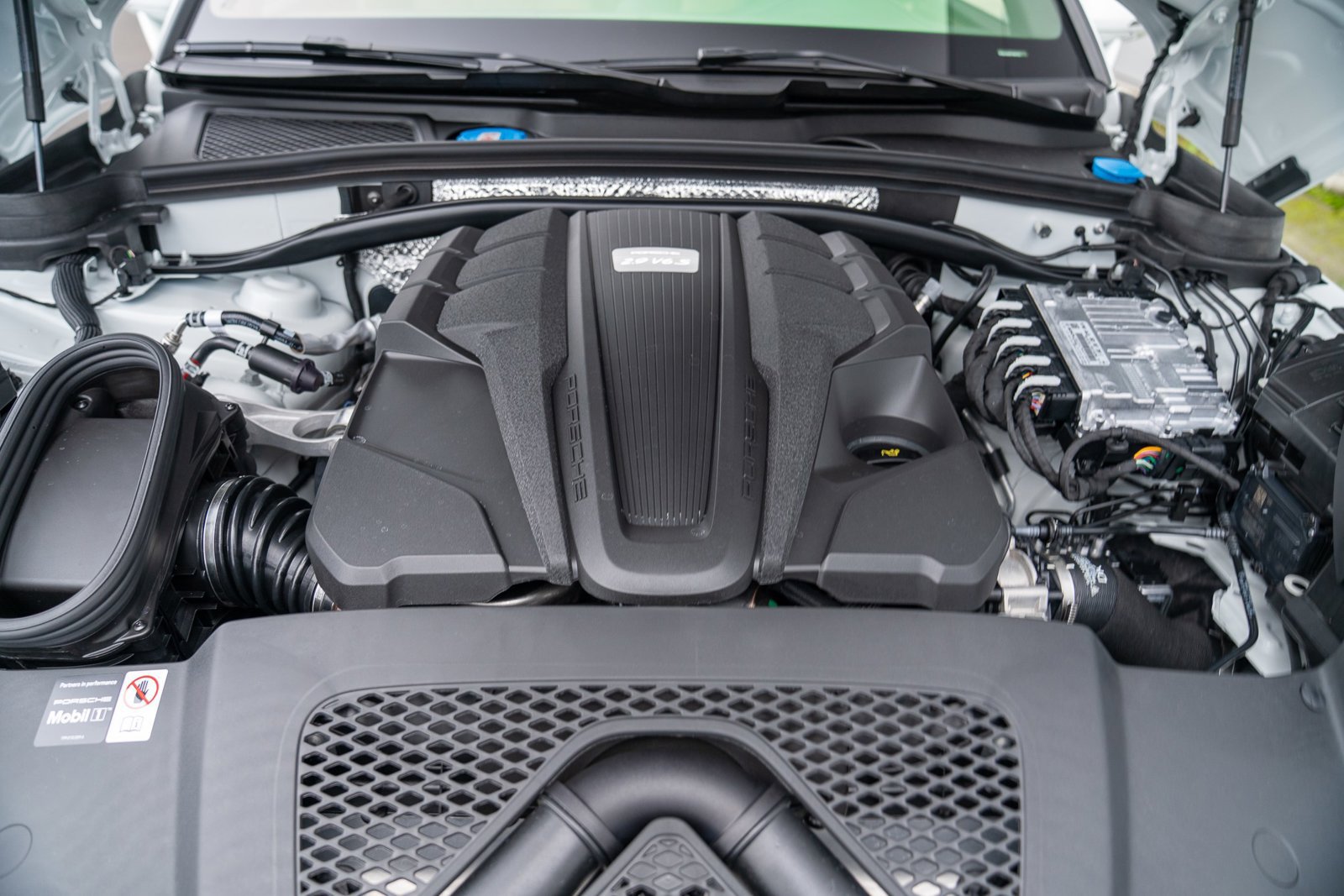 New 2026 Porsche Macan S AWD/4WD image 29