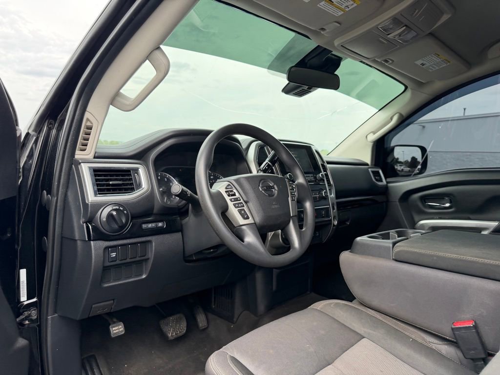 Used 2021 Nissan Titan SV AWD/4WD image 11