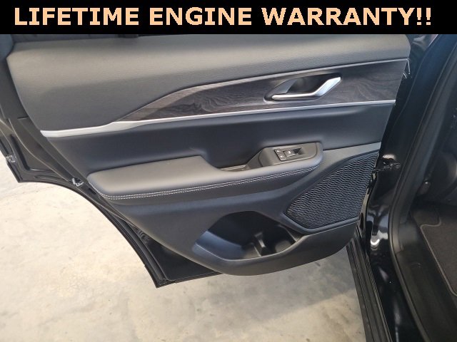 New 2025 Jeep Grand Cherokee Limited w/ Black Appearance Package image 28