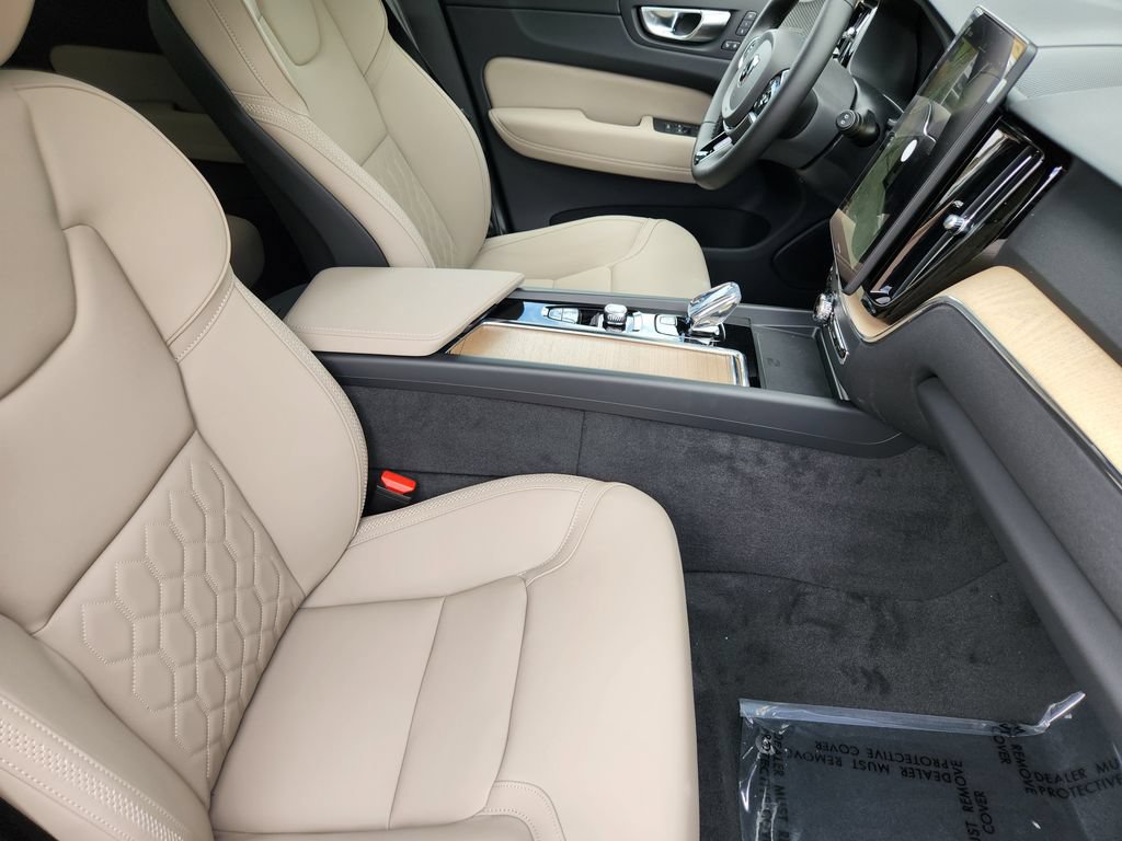 New 2026 Volvo XC60 T8 Plus w/ Protection Package Premier AWD/4WD image 5