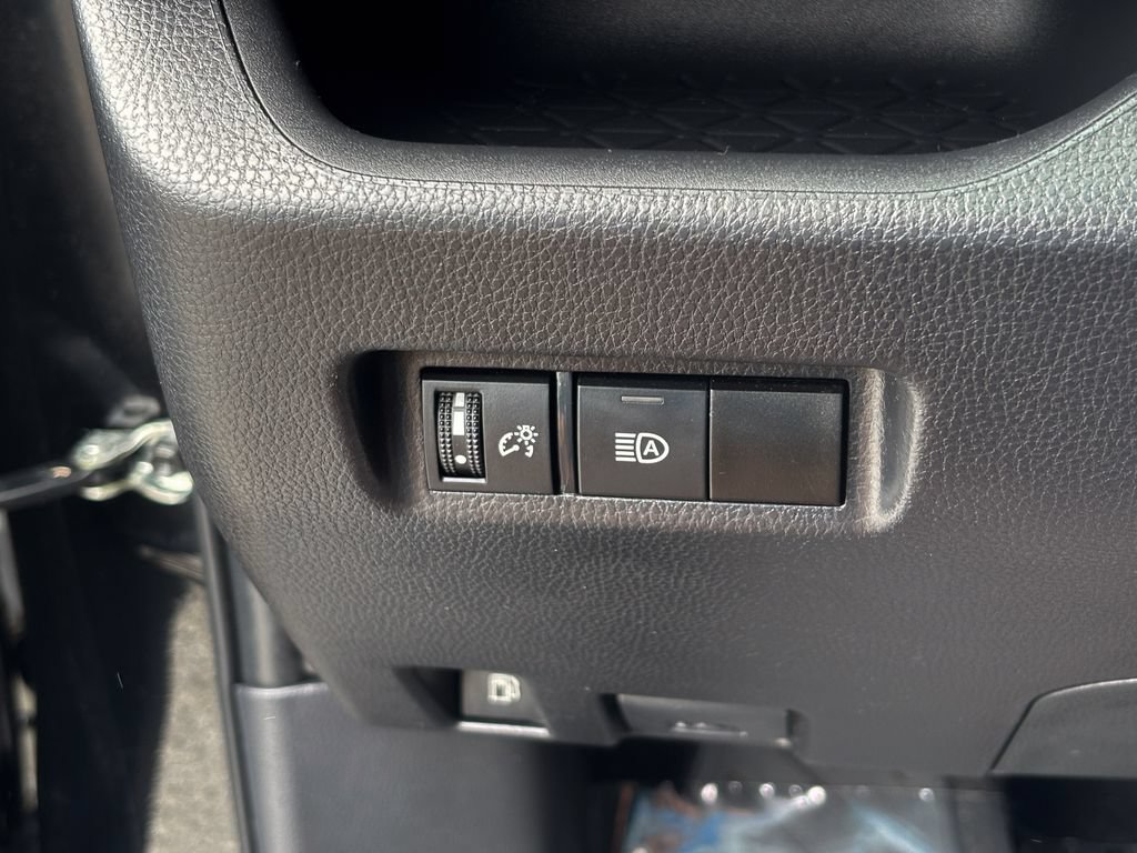 Used 2024 Toyota RAV4 LE AWD/4WD image 32