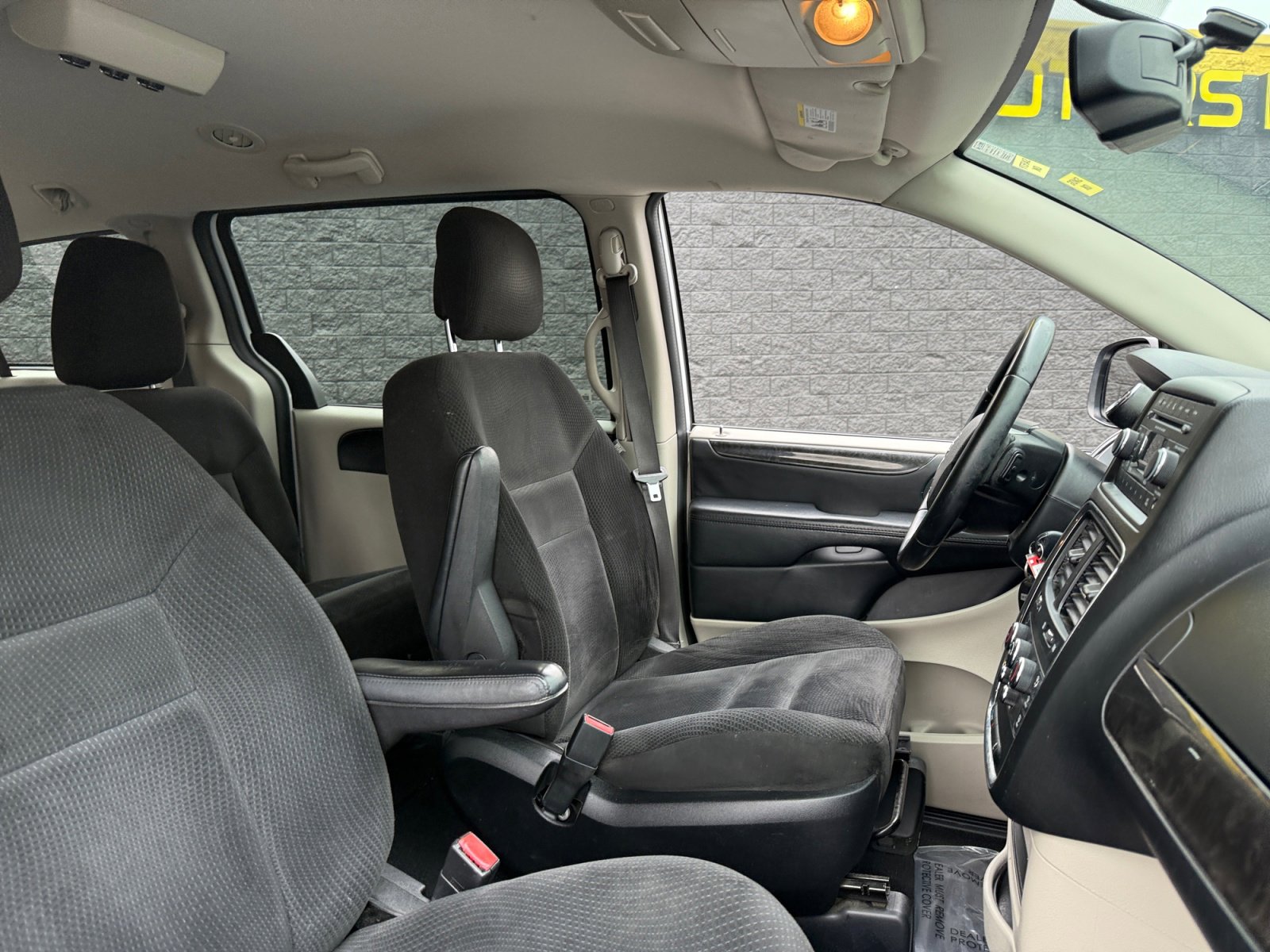Used 2017 Dodge Grand Caravan SE w/ UConnect Hands-Free Group image 20