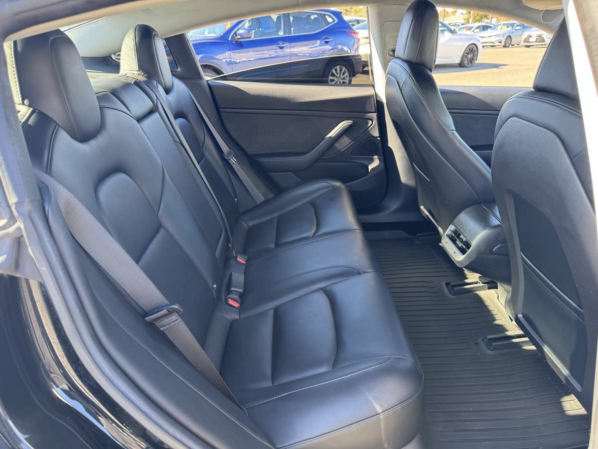 Used 2018 Tesla Model 3 Long Range RWD image 15