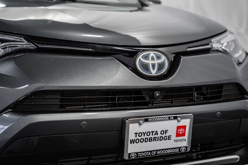 Used 2016 Toyota RAV4 Limited w/ Advanced Technology Package image 9