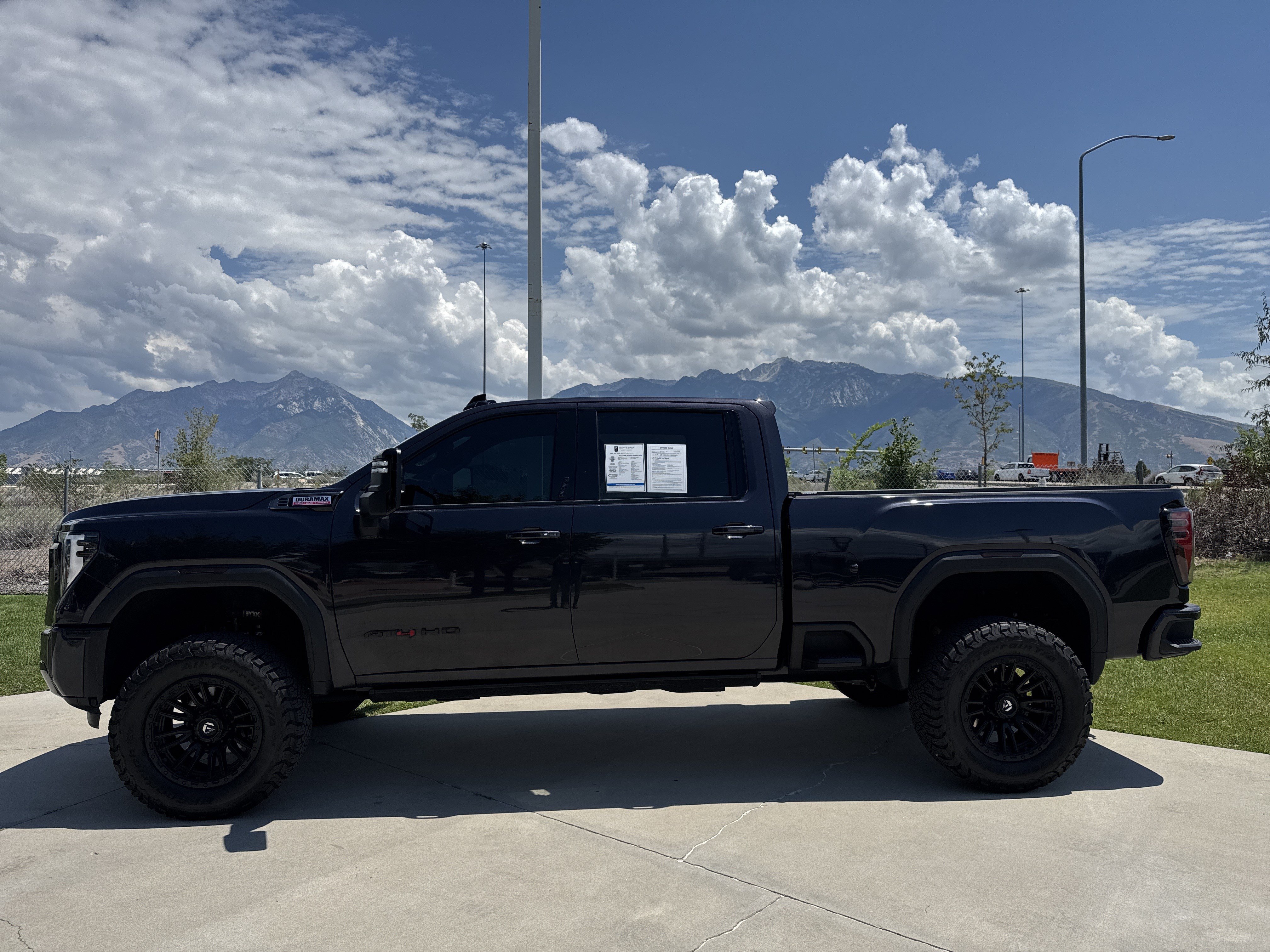 Used 2025 GMC Sierra 3500 AT4 w/ AT4 Premium Plus Package AWD/4WD image 2