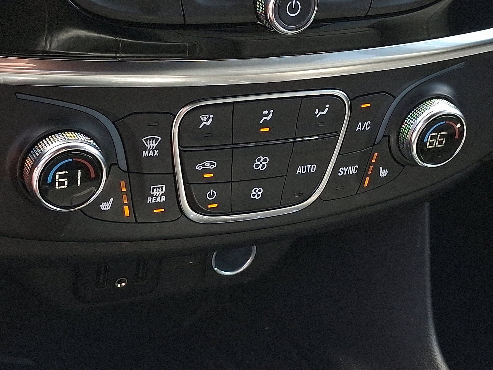 Used 2023 Chevrolet Traverse LT w/ LPO, Floor Liner Package image 15