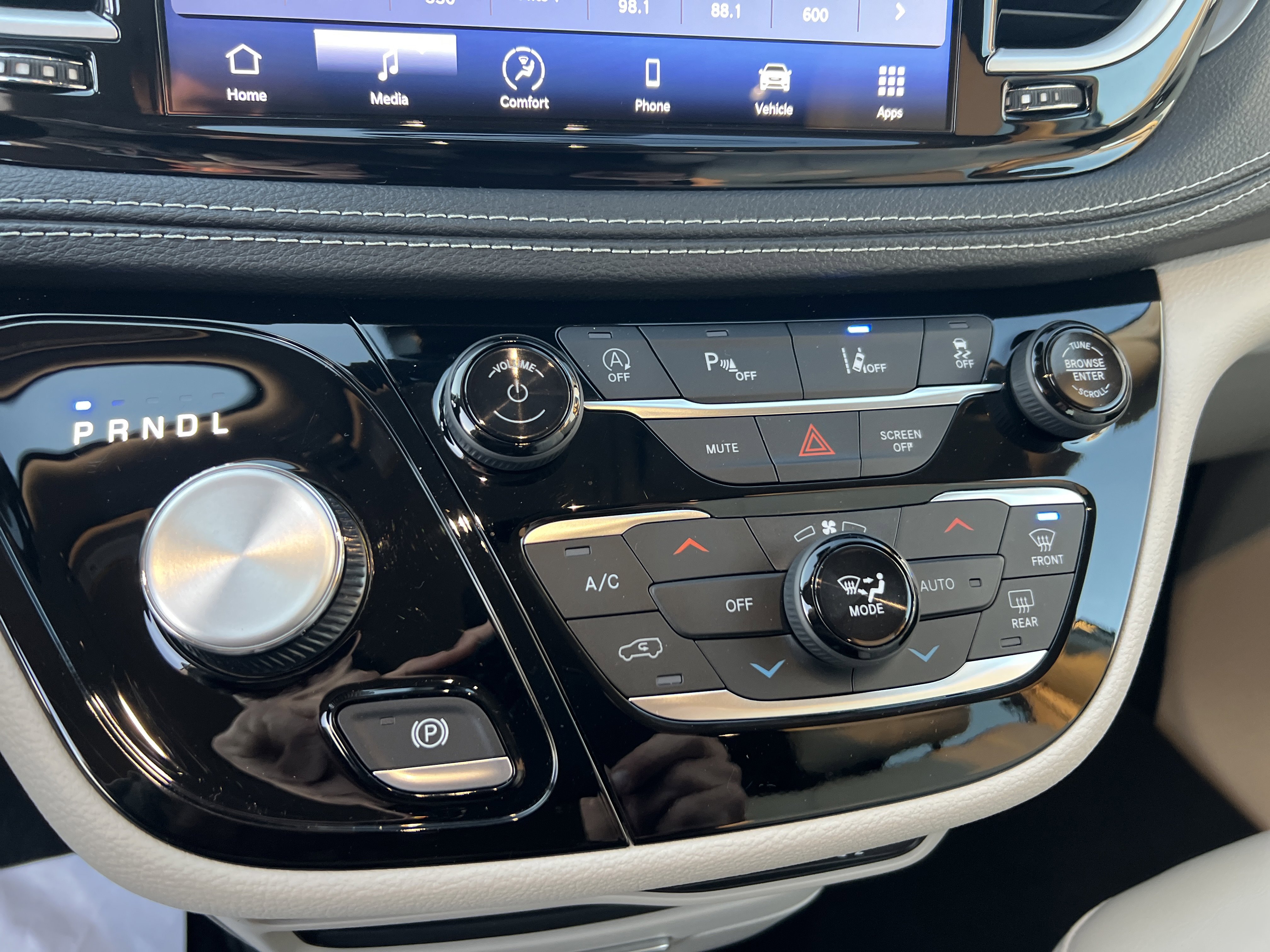 Used 2021 Chrysler Pacifica Touring-L image 18