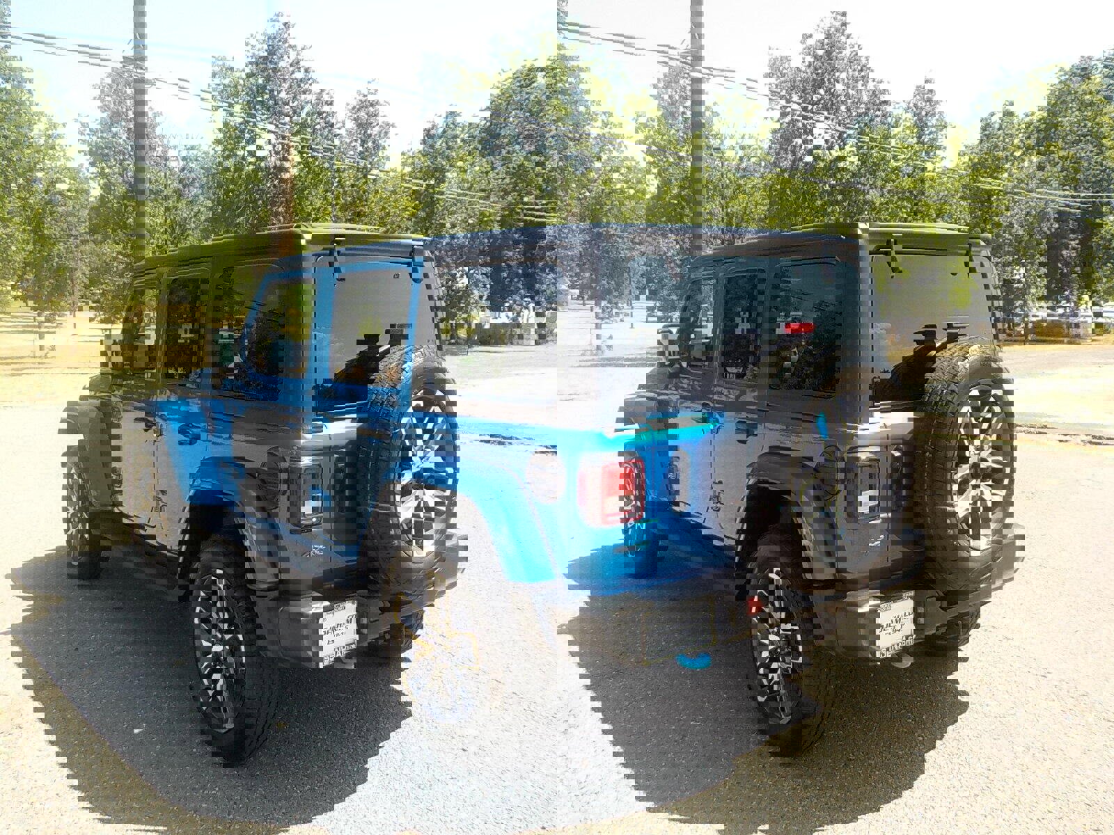 Used 2024 Jeep Wrangler Unlimited w/ Convenience Group image 9