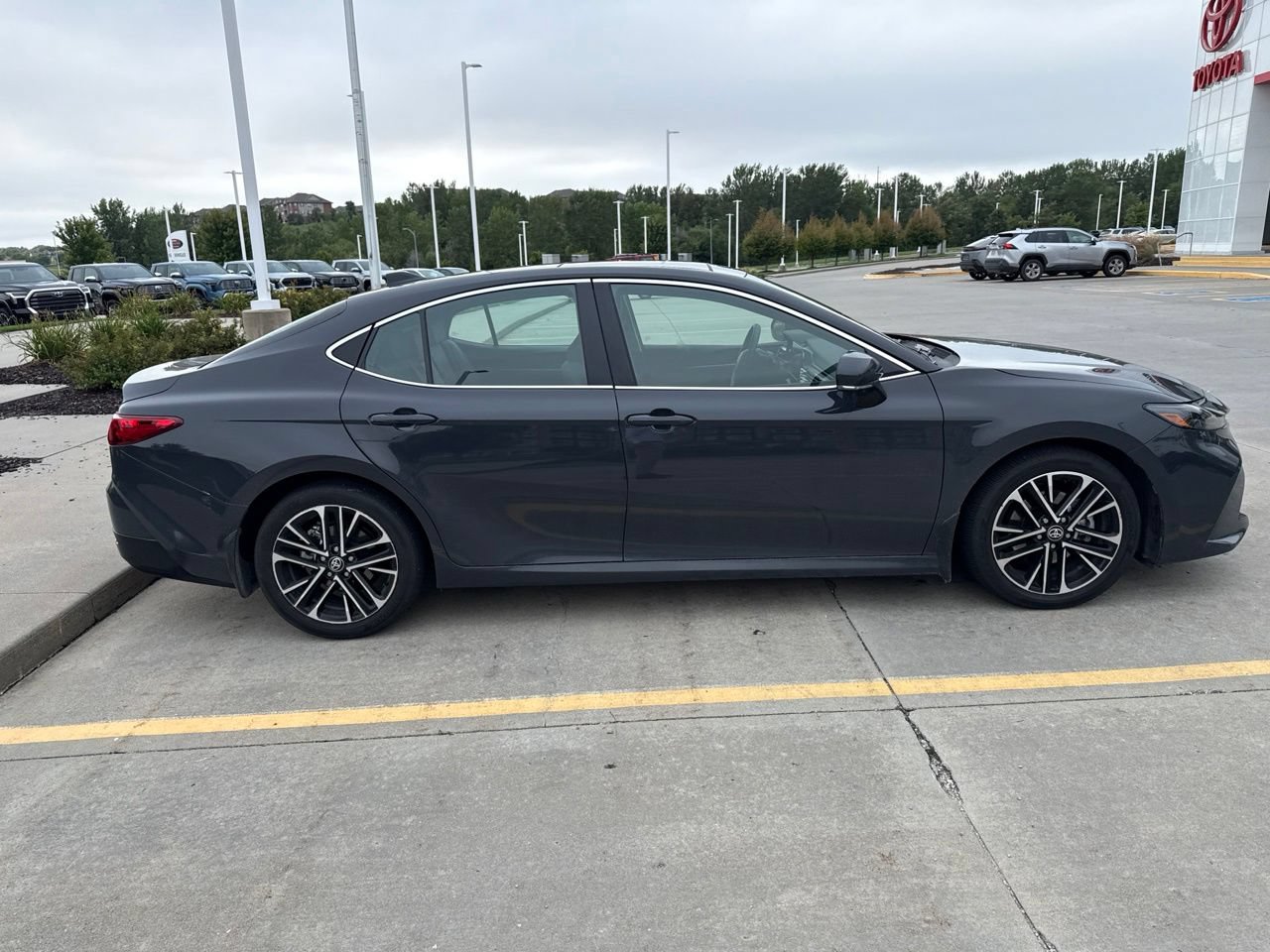 Used 2025 Toyota Camry XLE w/ Premium Plus Package FWD image 7